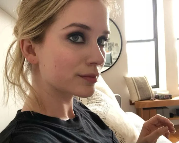 Image credit url: elizabeth lail Image